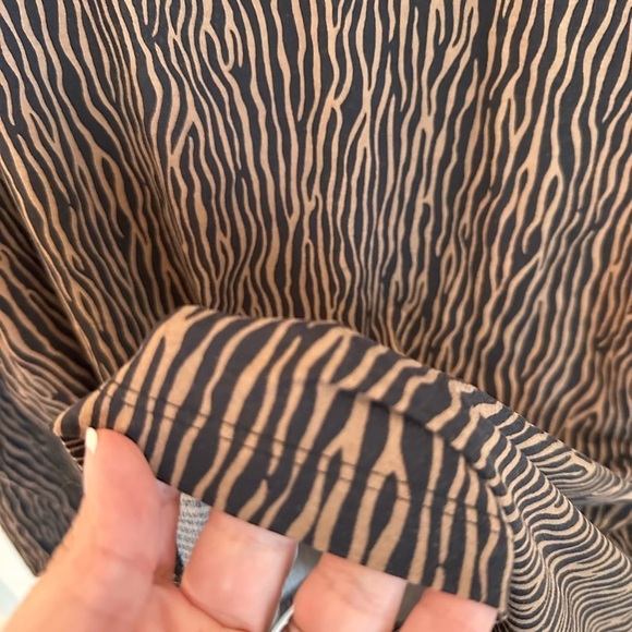 J MCLAUGHLIN Brown zebra print poly spandex woman quiet luxury turtleneck L - Picture 7 of 9